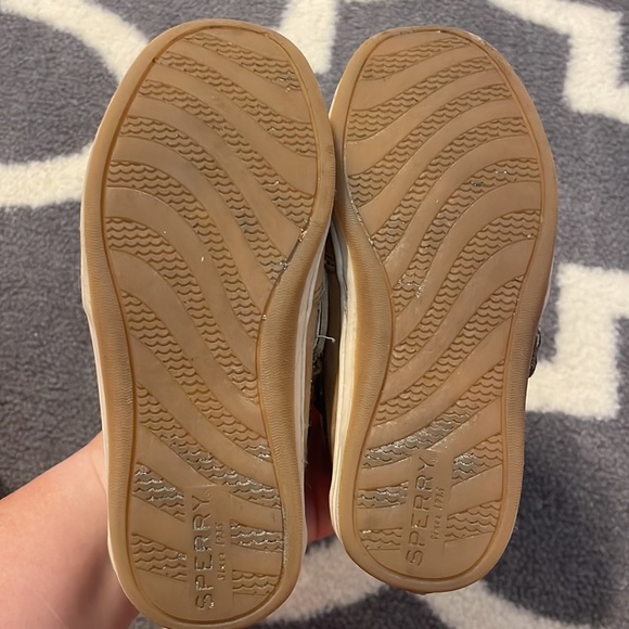 Toddler size 9.5 Sperrys - Picture 3 of 4